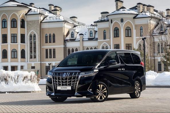 Pilna izmēra luksusa minivens Toyota Alphard