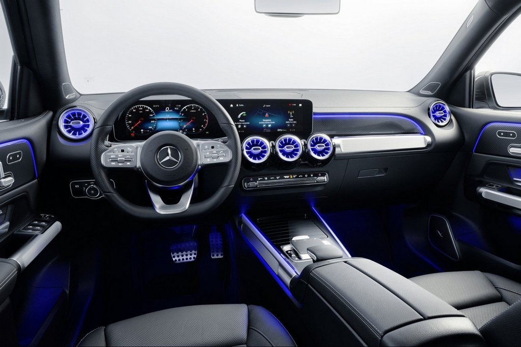 Mercedes-Benz GLB-Class: jauns krosovers uzņēmuma modeļu klāstā