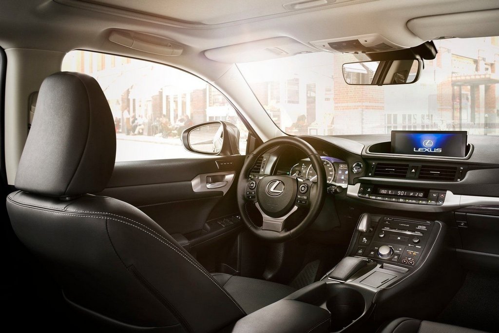 Kompakts hibrīda hečbeks Lexus CT 200h