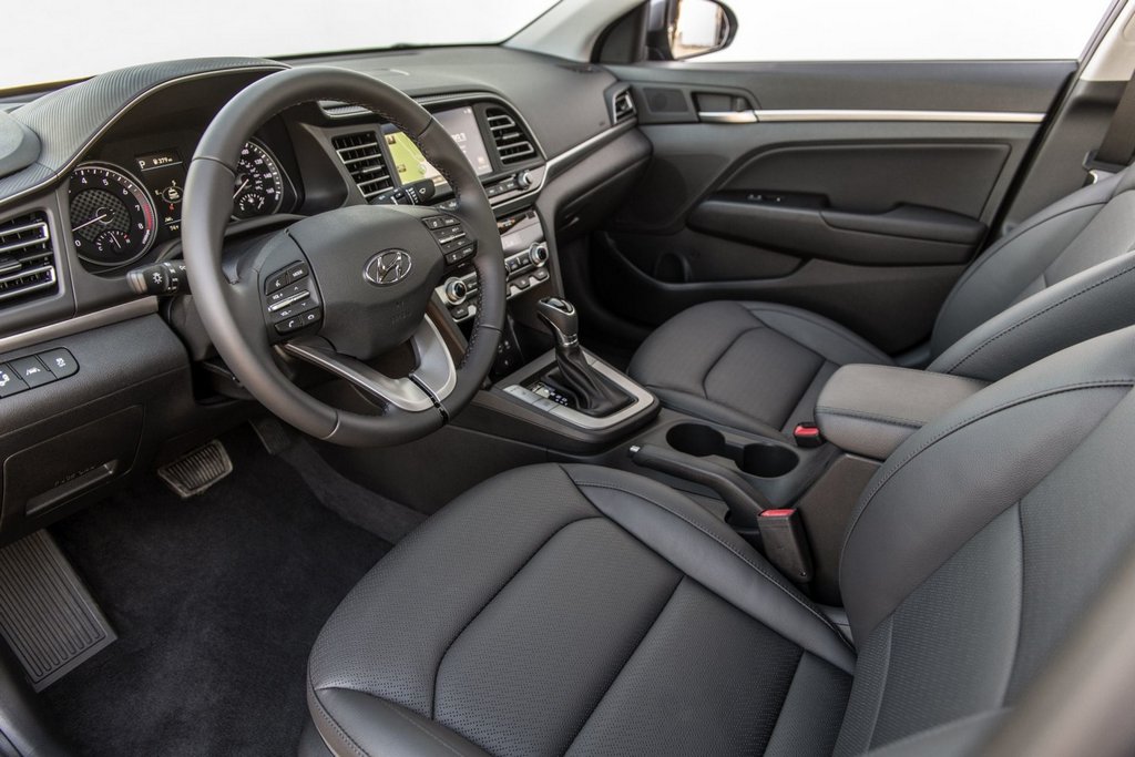 Kompaktais sedans Hyundai Elantra atjauninātā versijā