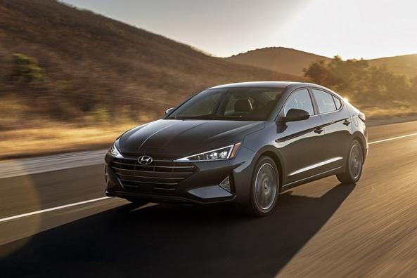 Kompaktais sedans Hyundai Elantra atjauninātā versijā