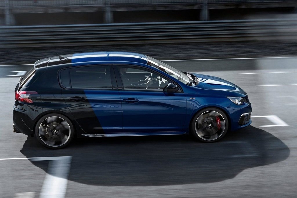 Peugeot 308 GTi piecdurvju hot hečbeka apskats