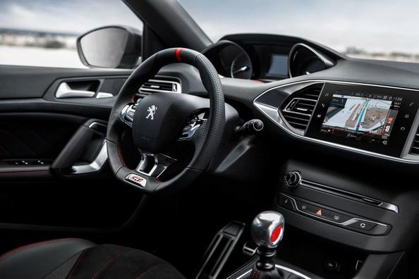 Peugeot 308 GTi piecdurvju hot hečbeka apskats Foto 7