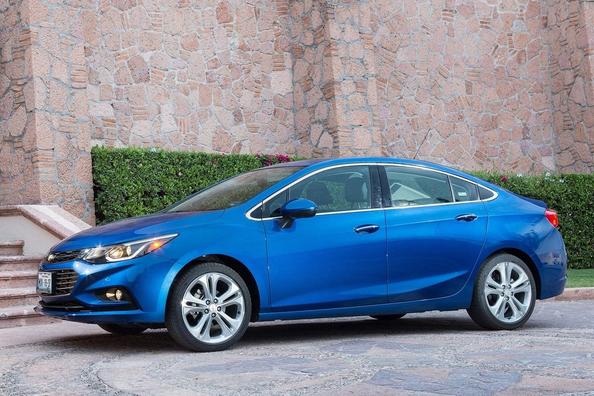 Kompaktais sedans Chevrolet Cruze otrajā paaudzē Foto 10