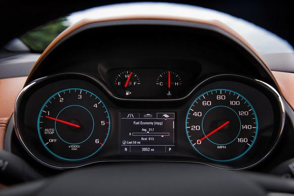 Kompaktais sedans Chevrolet Cruze otrajā paaudzē Foto 6