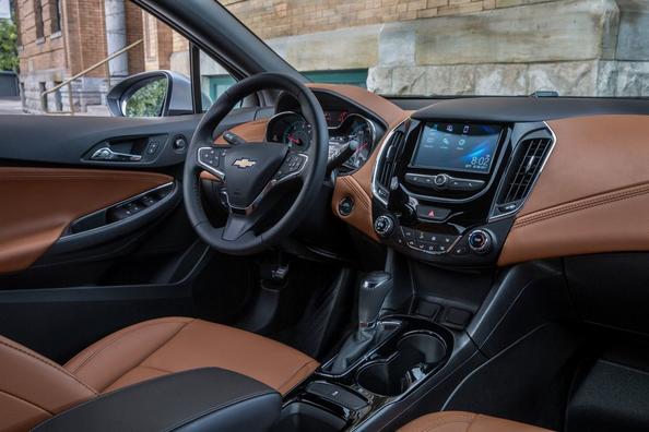 Kompaktais sedans Chevrolet Cruze otrajā paaudzē Foto 5