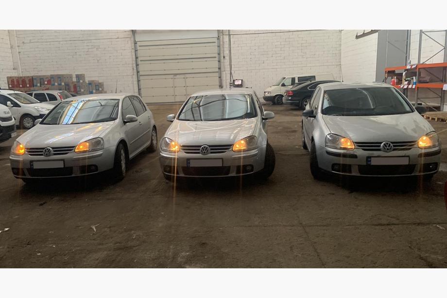 Volkswagen Touran 2003–2010 Apakšējais ziemas režģis, 2003-2006) Glancēta Foto 6