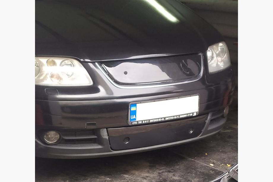 Volkswagen Touran 2003–2010 Apakšējais ziemas režģis, 2003-2006) Glancēta Foto 3