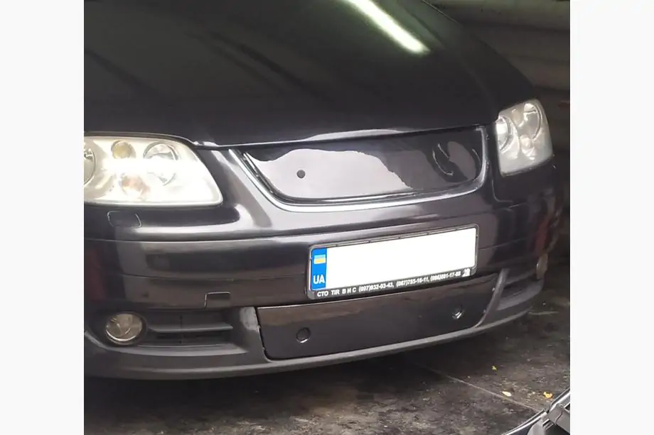 Volkswagen Touran 2003–2010 Apakšējais ziemas režģis, 2003-2006) Foto 3