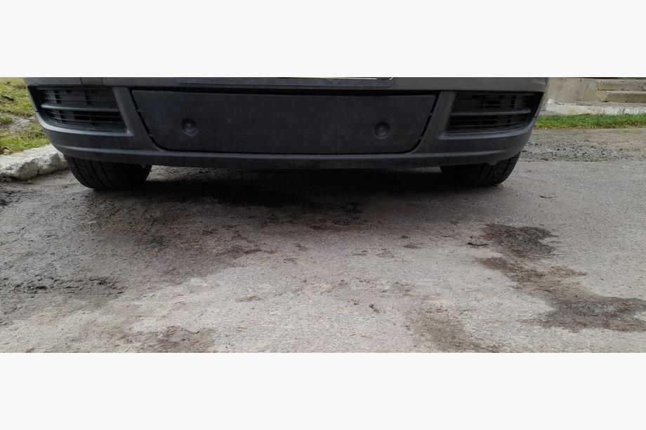 Volkswagen Touran 2003–2010 Apakšējais ziemas režģis, 2003-2006) Glancēta Foto 2