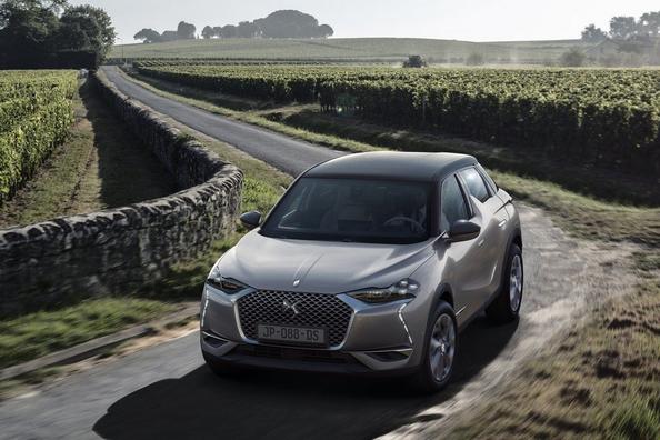 Premium kompaktā krosovera DS 3 Crossback apskats