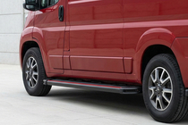 Fiat Ducato 2006–2025 Sānu pakāpieni Maya Red (2 gab., alumīnijs) Vidējā riteņu bāze foto 1