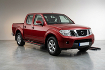 Nissan Navara 2006–2015 Sānu pakāpieni Maya Red (2 gab., alumīnijs) foto 1