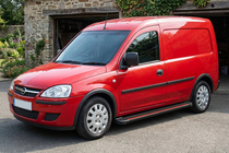 Opel Combo 2002–2012 Sānu pakāpieni Maya Red (2 gab., alumīnijs) foto 1