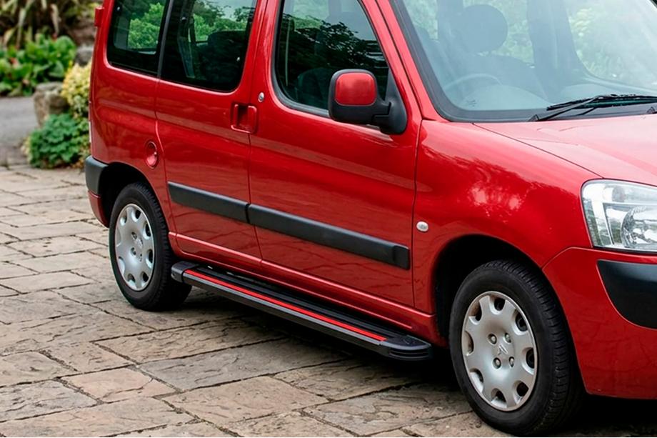 Peugeot Partner 1996–2008 Sānu pakāpieni Maya Red (2 gab., alumīnijs) Image