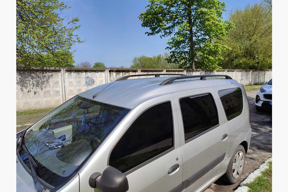 Lada Largus 2012– Melni jumta reliņi Metāla stiprinājuma kājas Foto 2