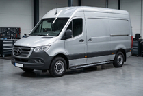 Mercedes Sprinter W907/W910 2018– Sānu sliekšņi New Vision Black (2 gab., alumīnijs) foto 1