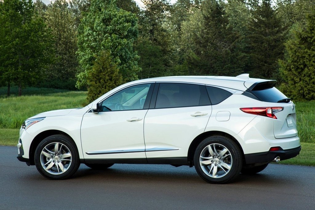 Trešās paaudzes krosovera Acura RDX apskats