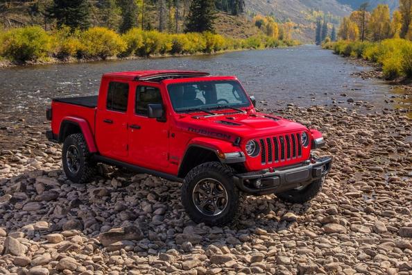 Jeep Gladiator pilnpiedziņas rāmja pikapa apskats