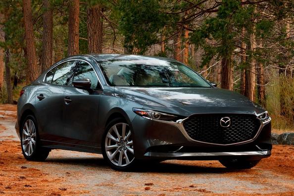Mazda 3 kompaktā sedana ceturtā paaudze