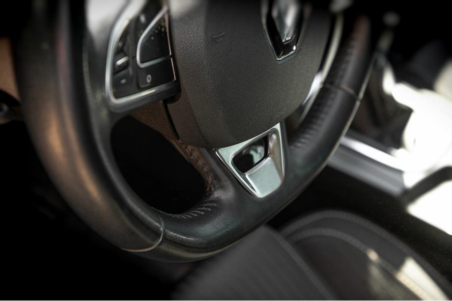 Renault Megane IV 2016–2025 Stūres apdare (nerūsējošais tērauds) Image