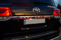 Toyota Land Cruiser 200 2007–2021 LED līste virs numurzīmes (2016+) foto 3