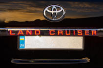 Toyota Land Cruiser 200 2007–2021 LED līste virs numurzīmes (2016+) foto 4