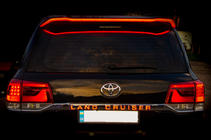 Toyota Land Cruiser 200 2007–2021 LED līste virs numurzīmes (2016+) foto 5