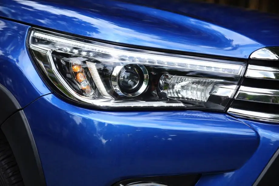 Toyota Hilux 2015– Priekšējie lukturi OEM V1 2015-2019 (LED, 2 gab.) Image