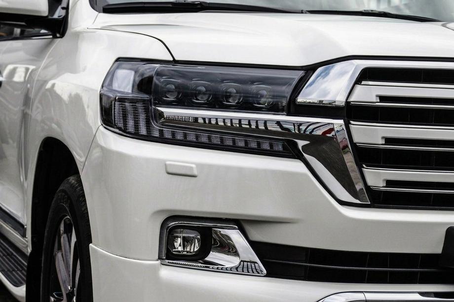 Toyota Land Cruiser 200 2007–2021 Priekšējie lukturi 2016+ (Bugatti) Image