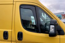 Citroen Jumper 2007–2025 Ieliekamie logu deflektori (2 gab., HIC) foto 1