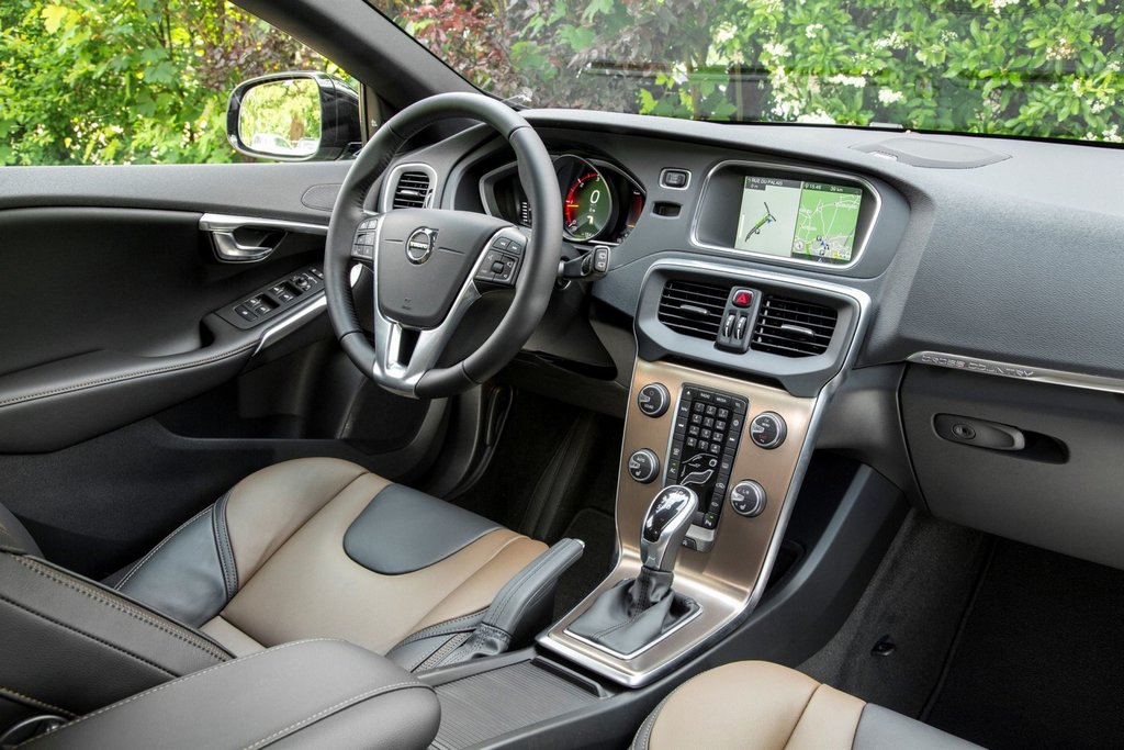 Volvo V40 Cross Country hečbeka bezceļu modifikācija