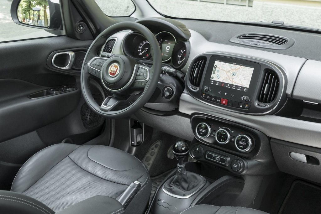 Kompaktā minivena Fiat 500L apskats