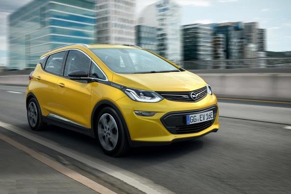 Elektriskā kompaktā hečbeka Opel Ampera-e apskats