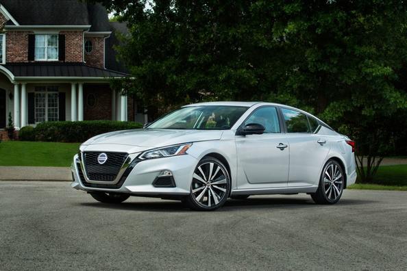 Vidēja izmēra sedans Nissan Altima sestās paaudzes