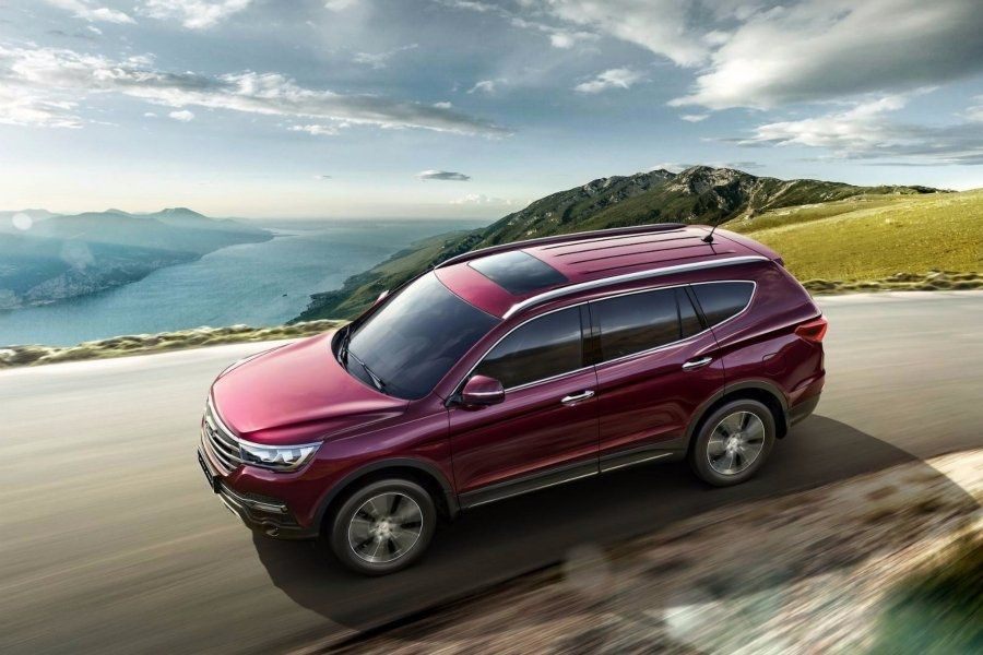 Pilnpiedziņas septiņvietīgs krosovers Lifan X80