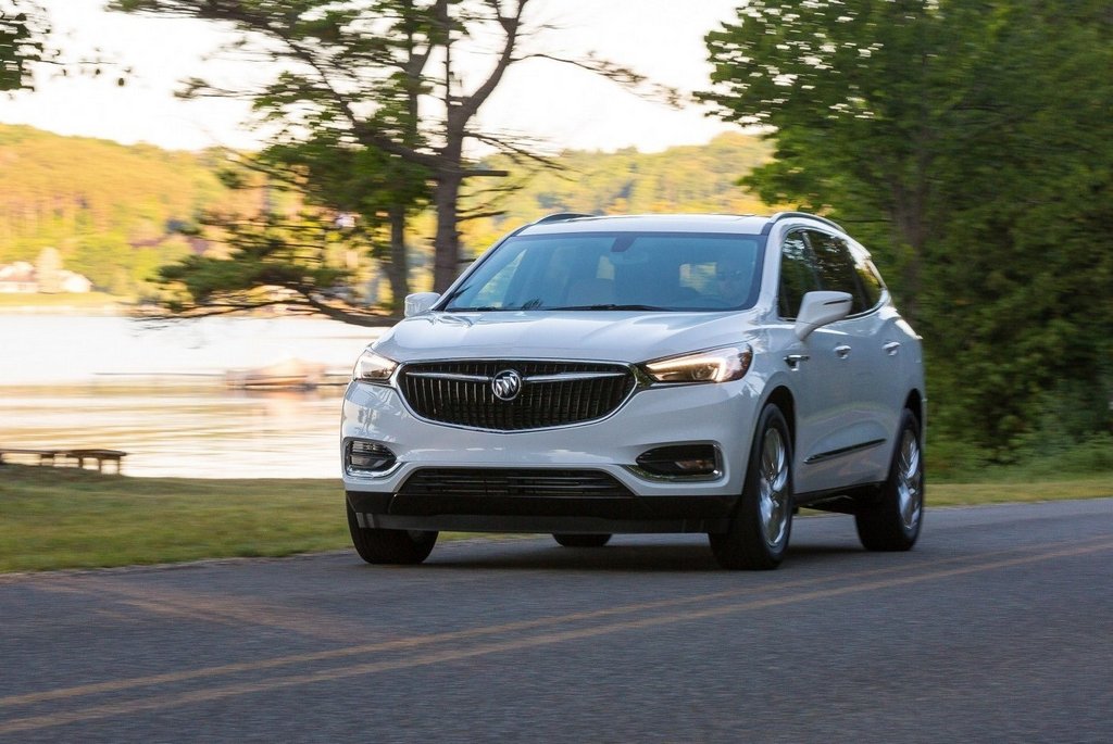 Pilna izmēra 7 vietīgā krosovera Buick Enclave apskats