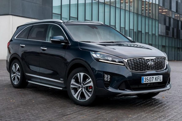 KIA Sorento 3. paaudze (UM, 2014–2020): apskats, 2017. gada feislifts un ko pārbaudīt lietotā Foto 1