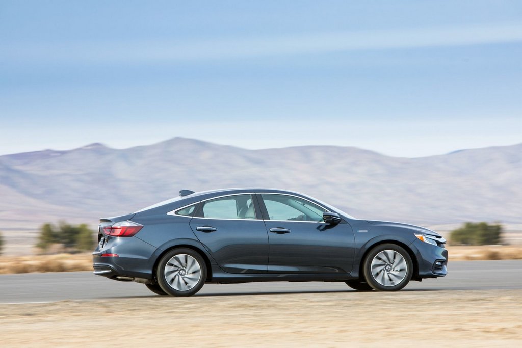 Honda Insight hibrīdā sedana trešā paaudze