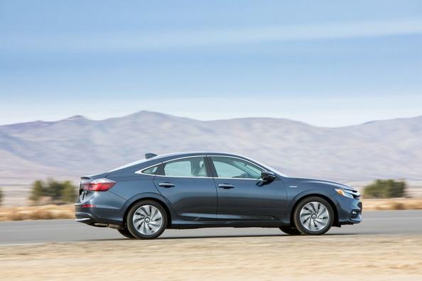 Honda Insight hibrīdā sedana trešā paaudze Foto 11