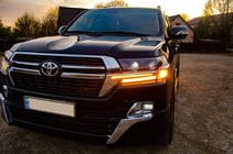 Toyota Land Cruiser 200 2007–2021 Lukturu uzacis ar LED (2016↗) foto 6