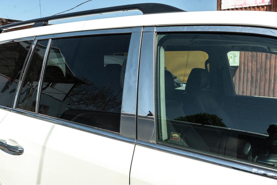 Toyota Land Cruiser 200 2007–2021 Pilns logu apmaļu un statņu uzliku komplekts (nerūsējošais tērauds) Foto 11
