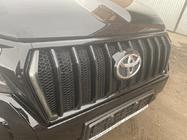 Toyota Land Cruiser Prado 150 2009–2023 Radiatora reste 2017↗ LED (Zeus Black, ar Black uzacīm) foto 7