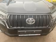 Toyota Land Cruiser Prado 150 2009–2023 Radiatora reste 2017↗ LED (Zeus Black, ar Black uzacīm) foto 8