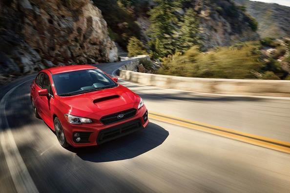 Atjaunināts sporta sedans Subaru WRX