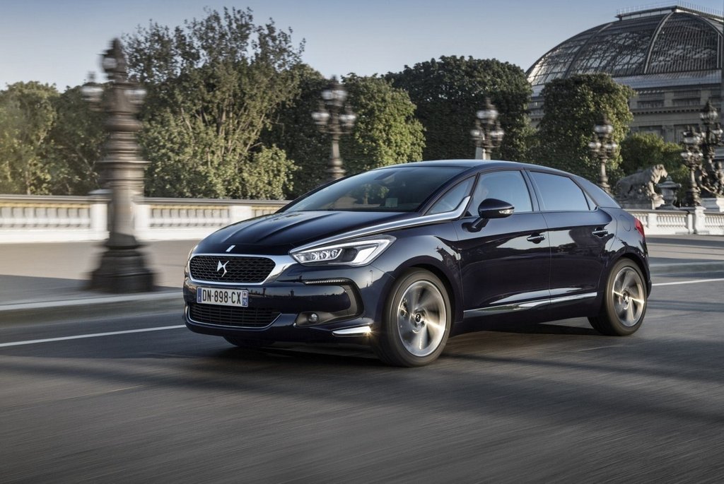 Atjaunināts piecdurvju hečbeks Citroen DS5