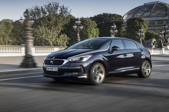 Atjaunināts piecdurvju hečbeks Citroen DS5