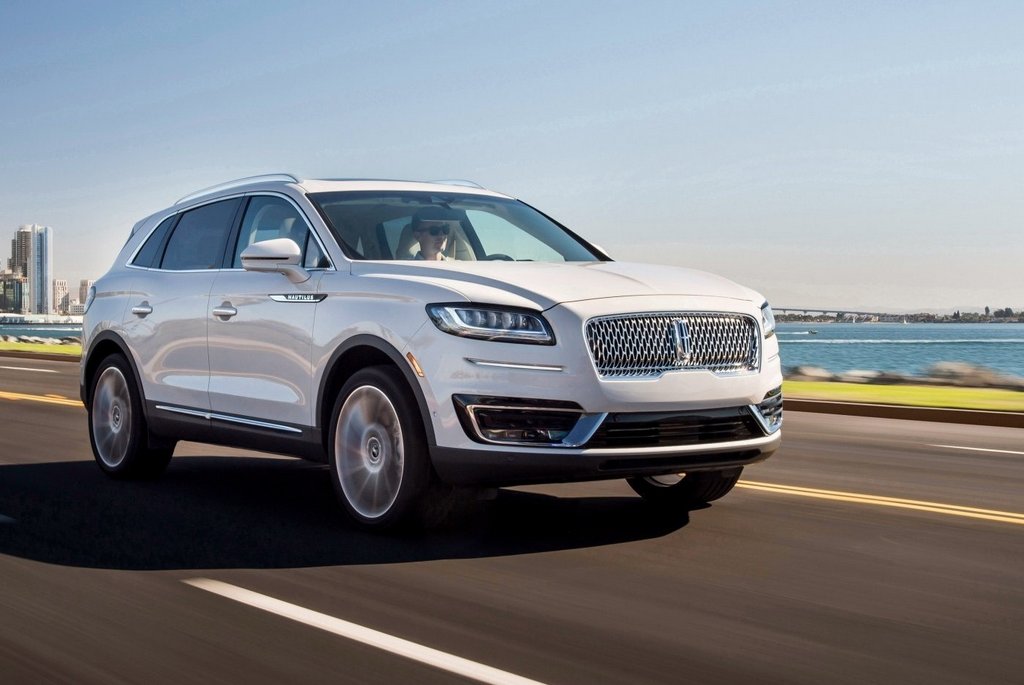Premium klases krosovers Lincoln Nautilus: apskats