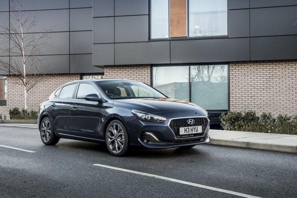Hyundai i30 Fastback kompaktā liftbeka apskats