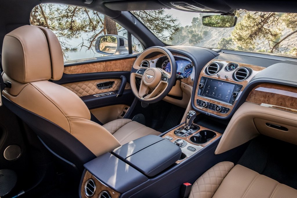 Bentley Bentayga luksusa krosovera apskats